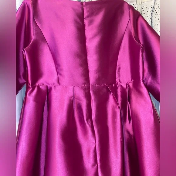 Brand: EY
Size: 16W, PTP- 22”, Length (front)- 22” (back)- 54”
Color: Fuschia - Picture 3 of 3